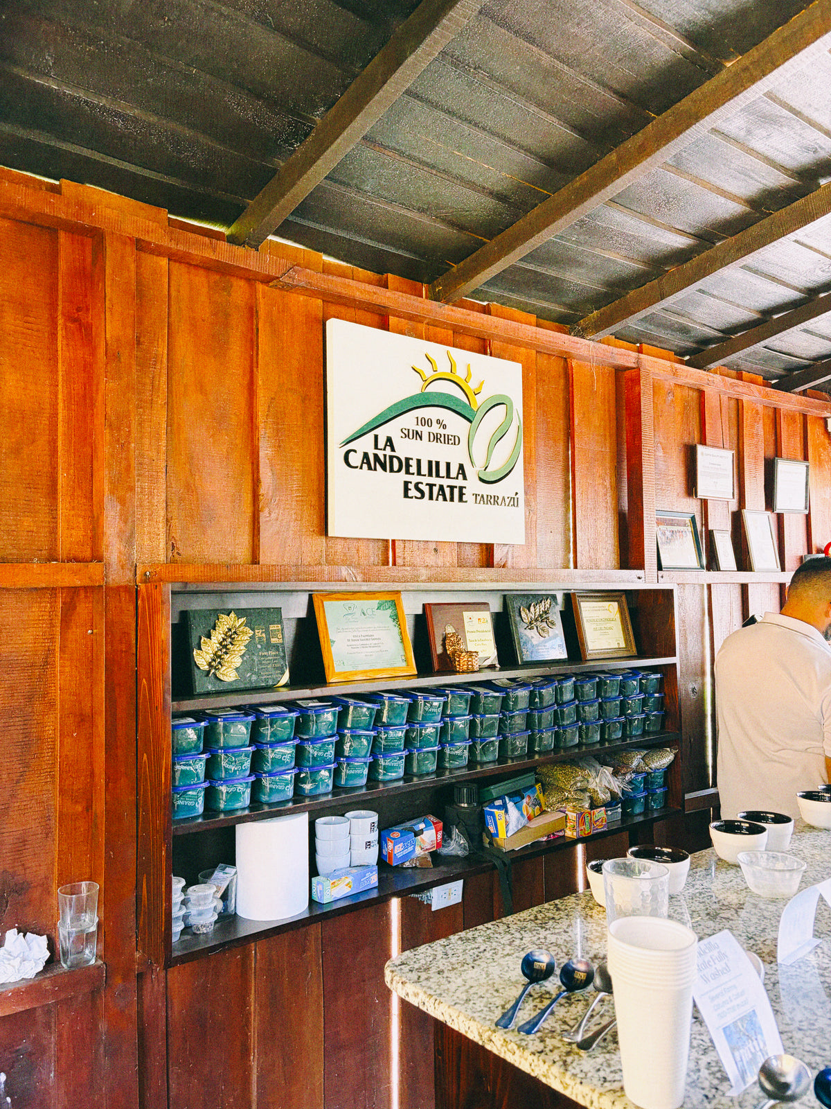 La Candelilla Estate coffee shop displaying locally grown Costa Rican specialty coffees